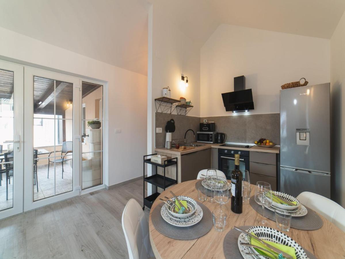 Apartment Fiora Kastela Exterior photo